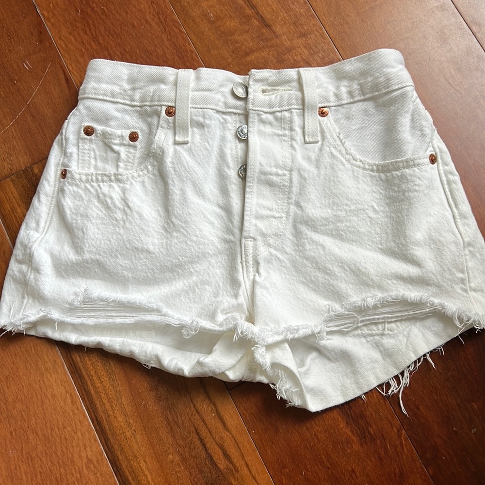 Levi’s White Jean Shorts - Size 23
